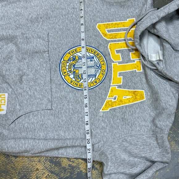 H&M UCLA Bruins Pull Over Hooded Sweater Medium Volleyball Soccer Los Angeles - Picture 5 of 6